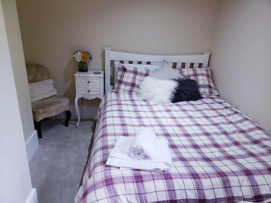 3 Bedroom 3 Bathroom Ground Floor Condo With Veranda Reigate Bagian luar foto