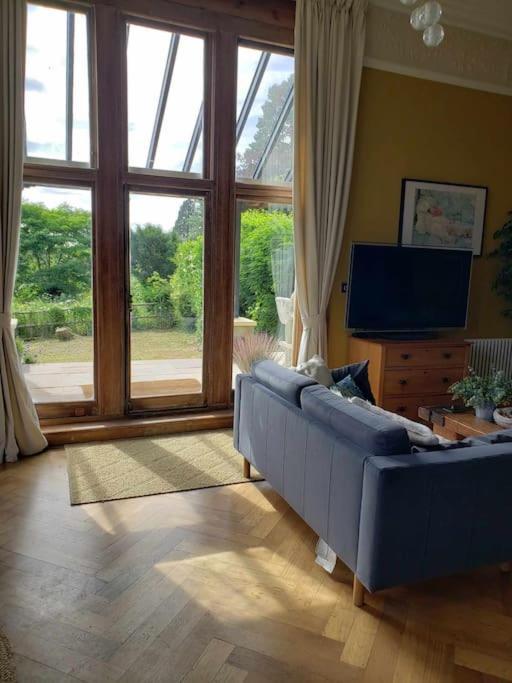 3 Bedroom 3 Bathroom Ground Floor Condo With Veranda Reigate Bagian luar foto